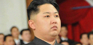 Šiaurės Korėjos lyderis kerpasi plaukus pats!