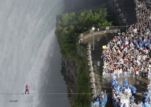 nikas-wallenda-virs-niagaros-krioklio